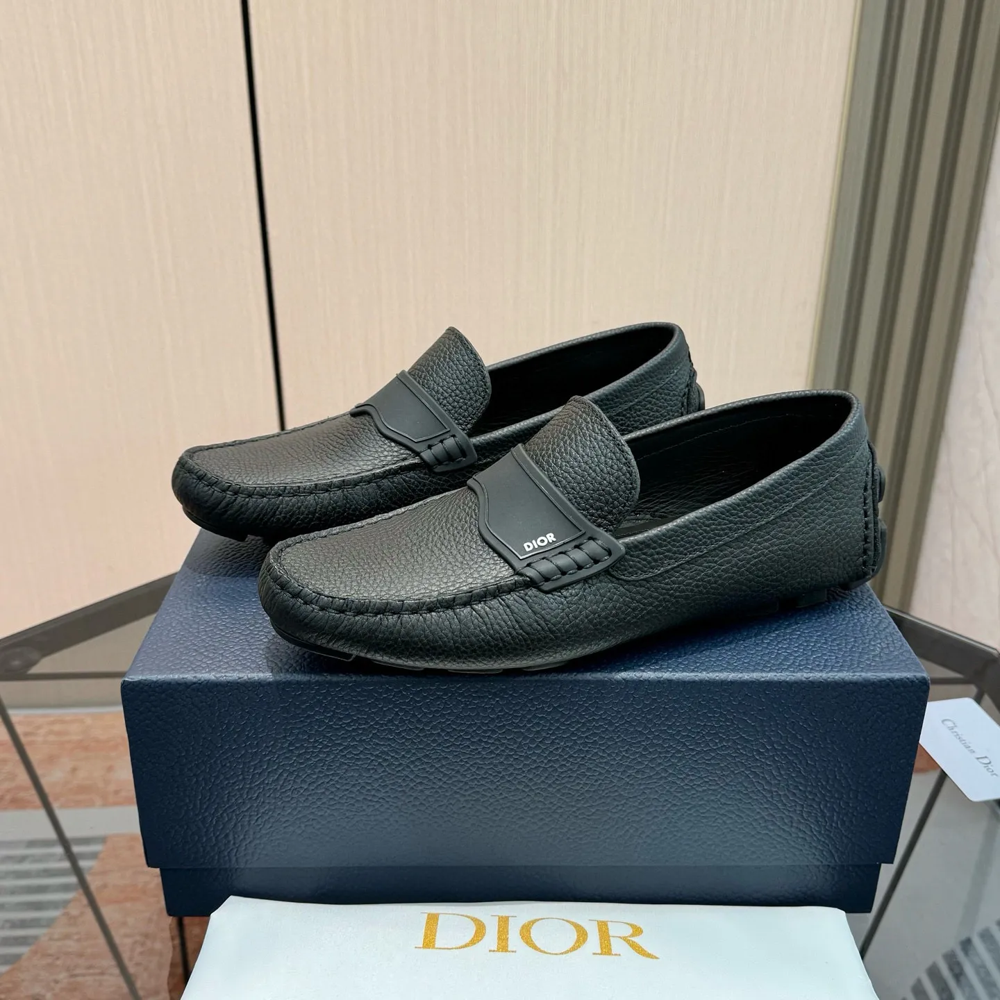 Men's shoes: 580💰 (Niu Li) (Dior Doudou shoes) Exclusive new model Official website new model The upper is made of high-quality imported calf, the color is delicate, and the luxurious texture flows. Tailor-made for exquisite men, creating a noble aura. Delicate and smooth lines. Cowhide lining. Size: 38-44, 45 customized. Outdoor driving shoes for experienced drivers🚗